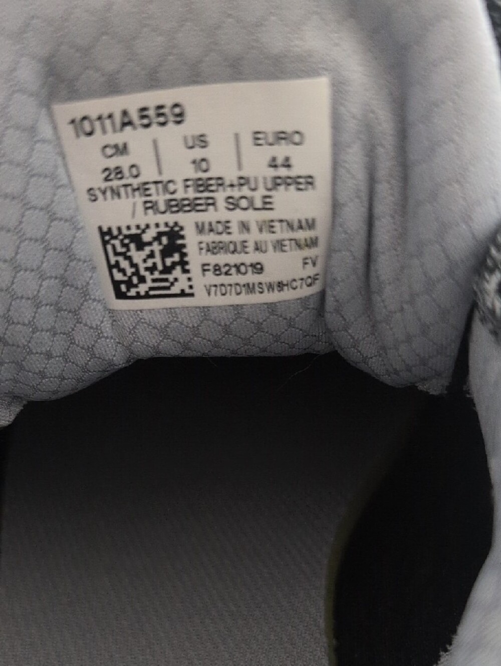 ASICS Men’s Black and Gray Athletic Running Shoes - Picture 8 of 8